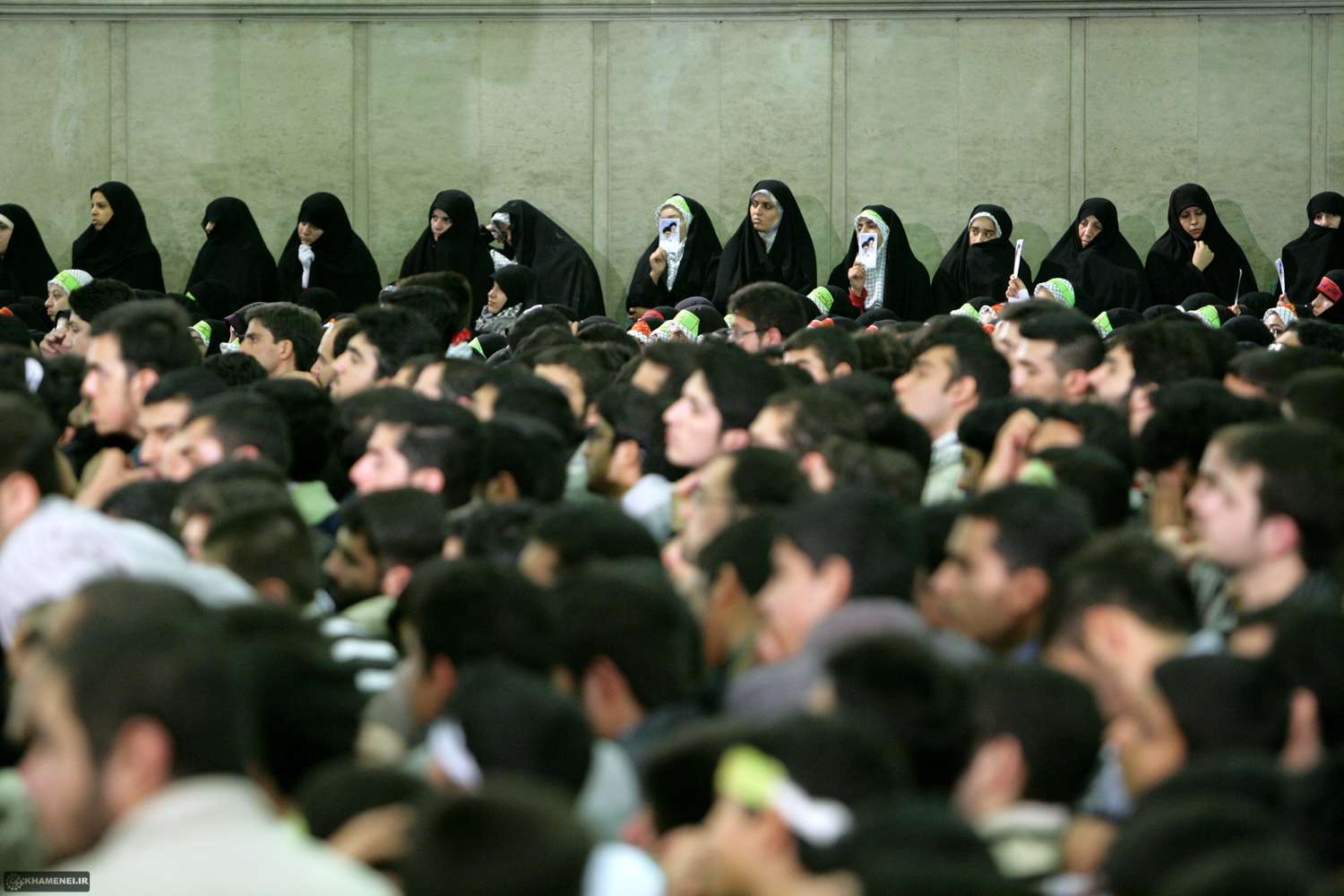 رهبر انقلاب اسلامی، در دیدار با دانش‌آموزان-12