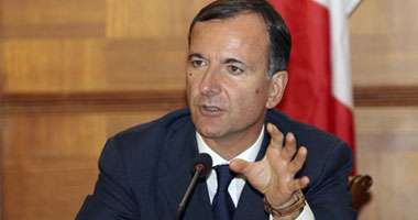 وزير خارجية إيطاليا يدعو إسرائيل لتجميد المستوطنات