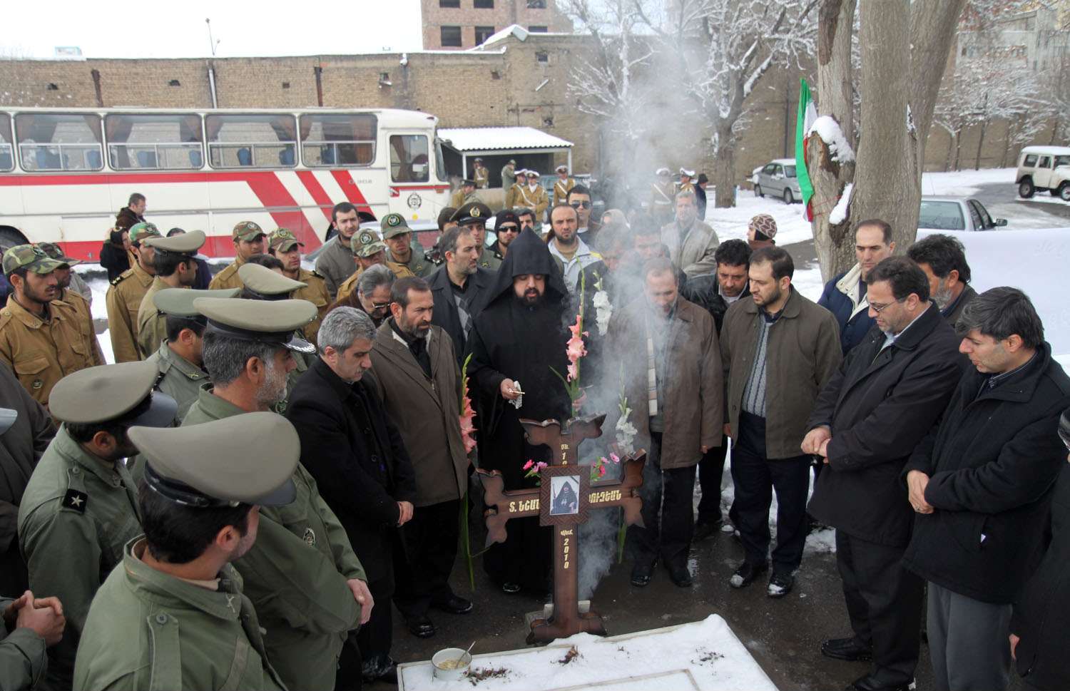 Paying tribute to Armenian martyrs on threshold of Islamic Revolution anniversary