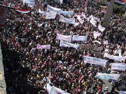 الاتحاد العالمي لعلماء المسلمين يستنكر الاعتداءات على المتظاهرين باليمن