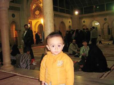 کودک ایرانی در حرم