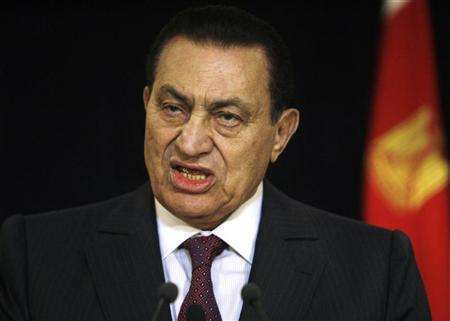حذف اسم مبارك وقرينته من الميادين العامة