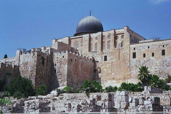 Al-Aqsa est une sainte mosquée arabe