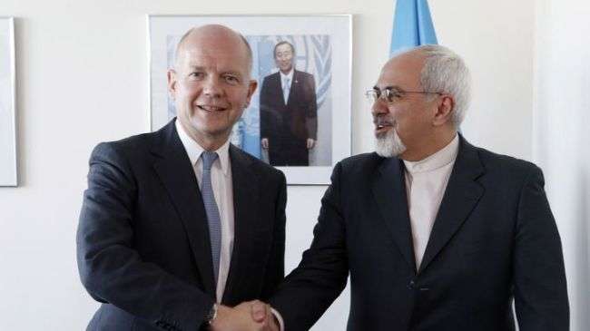 Iranian Foreign Minister Mohammad Javad Zarif (R) shakes hands with British Foreign Secretary William Hague at the UN Headquarters in New York City, September 23, 2013.