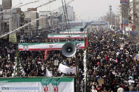 ملايين الايرانيين يحتفلون عيد انتصار الثورة الاسلامية