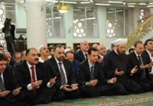 بشار اسد صبح امروز نماز عید فطر را در دمشق به جا آورد