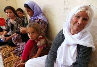 Iraqi Kurds flee ISIL assault in northern Iraq
