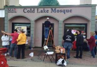 Canadians Scrub Hate Messages off Mosque