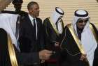 Saudi new King Salman (R) stands alongside US President Barack Obama (2nd from L) after the Obamas arrived on Air Force One at King Khalid International Airport in Riyadh on January 27, 2015.