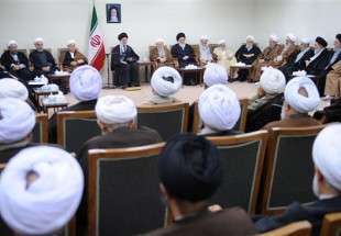 Leader receives Assembly of Experts memebers