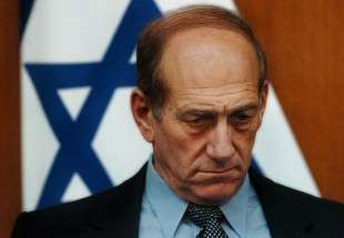 ​رئيس الحكومة الصهيونية السابق إيهود أولمرت في طريقه الى السجن