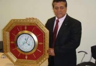 ياسين الشوك: مخترع  ساعة «إسلامية» تعمل بنظام الطواف حول الكعبة
