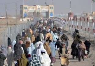 بازگشت بیش از ۳۰۰ هزار مهاجر افغان به کشورشان