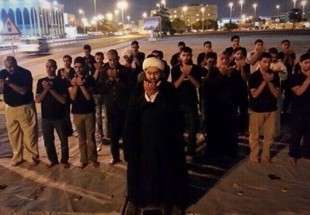 نماز بحرینیها در مساجد تخریب شده/ استفاده آل خلیفه از سلاح ممنوعه برای سرکوب معترضان
