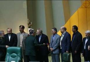 Iran MPs hail IRGC detention of US sailors  Iranian lawmakers praise members
