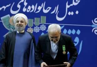Iran bestows medals on nuclear team
