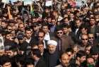 حضور رئیس جمهور در راهپیمایی/ روحانی: بی تردید می توانیم با وحدت و همت مردم به همه آرمان های خود دست پیداکنیم