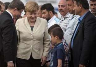 بازدید صدراعظم آلمان از اردوگاه پناهندگان سوری