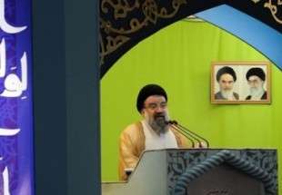 خطيب طهران: عرقلة النظام السعودي لحج الايرانيين مصداق للصد عن سبيل الله