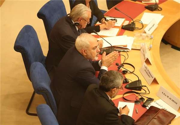 ظریف در جلسه استماع کمیسیون امور خارجه و دفاع سنای فرانسه