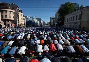 مسلمو موسكو يؤدون صلاة عيد الفطر المبارك