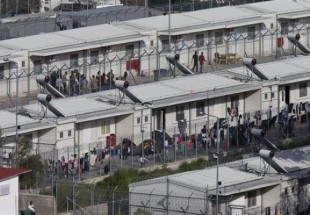 اجبار پناهجویان مسلمان به تغییر دین در اردوگاه‌های یونان