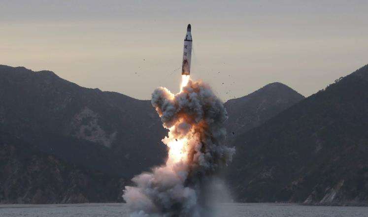 كوريا الشمالية تختبر صاروخ بالستي رداٌ علی تهديدات ترامب