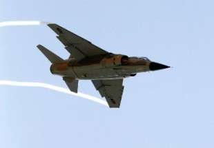 سقوط طائرة من طراز "ميغ 21" تابعة للجيش الليبي في مدينة بنغازي
