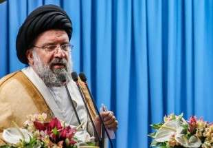 خطيب طهران: سنرد بقسوة على كل من تسول له نفسه الإعتداء على ايران