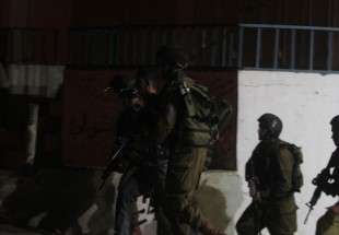 الاحتلال يعتقل نائب وقيادي عن حماس في الضفة وعدداً من الفلسطينيين