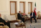 وزير الخارجية الإيراني محمد جواد ظريف مع أمين عام مجمع البرلمانات الاسيوية محمد رضا مجيدي