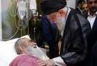 قائد الثورة يزور آية الله مظاهري في المستشفى