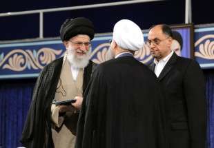رہبر انقلاب اسلامی نے ڈاکٹر حسن روحانی کو صدارتی حکم نامہ دے دیا