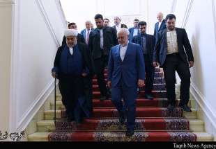 اية الله الاراكي والوفد الاسلامي الاذربيجاني يلتقون وزير الخارجية الايراني محمد جواد ظريف