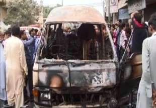 کراچی: ایک ہی خاندان کے متعدد افراد مسافر وین حادثے میں جاں بحق