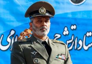 قائد الجيش الايراني يتفقد الوحدات البحرية في سواحل جنوب شرق البلاد