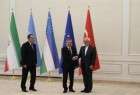 ظريف يبحث مع الرئيس الاوزبكي سبل تعزيز التعاون الثنائي