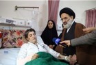 ممثل قائد الثورة الاسلامية يعود المصابين بزلزال كرمانشاه