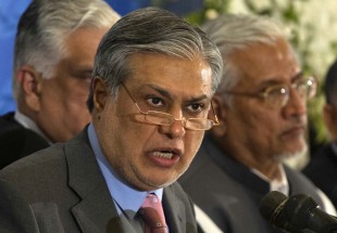 پاکستان کے وزیر خزانہ کو ہٹائے جانے کا امکان
