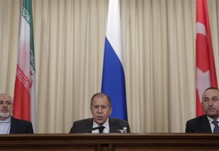 (L-R): Iranian Foreign Minister Mohammad Javad Zarif and his Russian and Turkish counterparts Sergei Lavrov and Mevlut Cavusoglu attend a press conference in Moscow, December 20, 2016.