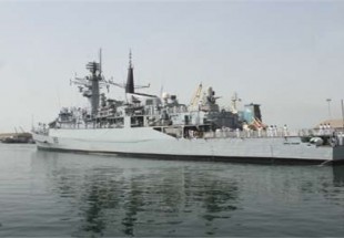دورية بحرية للجيش الباكستاني ترسو في ميناء بندرعباس