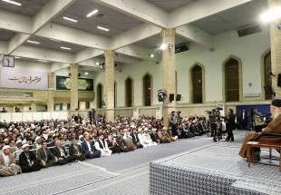 رهبر معظم انقلاب اسلامی در دیدار شرکت‌کنندگان در اجلاس محبان اهل بیت(ع): هر جا به حضور ما در مقابله با استکبار نیاز باشد کمک خواهیم کرد