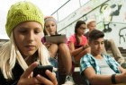 فرنسا تستعد لمنع الهواتف الذكية في المدارس