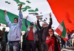 في جميع أرجاء البلاد :مظاهرات مليونية تردد هتافات تأييداً للثورة ورفضا للتدخل الاجنبي