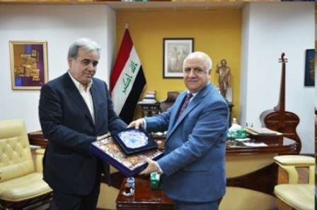 وزير الثقافة العراقي: العلاقات مع ايران لها أهمية خاصة لا يمكن مقارنتها مع دول اخرى