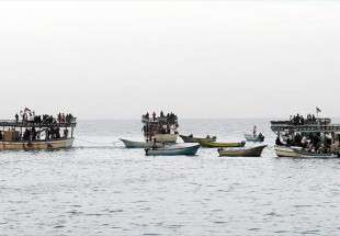 بحرية العدو تعتقل صيادين قبالة شواطئ غزة