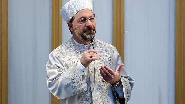 رئيس الشؤون الدينية التركي يدعو العالم الإسلامي إلى الوحدة