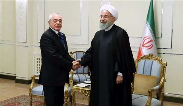 روحاني: ايران مستعدة لتطوير علاقاتها مع الجزائر