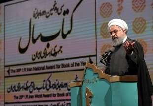 الرئيس روحاني: الثورة الاسلامية وحدت مختلف شرائح المجتمع الإيراني