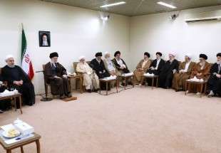 قائد الثورة الاسلامیة : لا توجد مشكلة یستحیل حلها فی البلاد